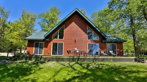 Spacious Minnesota Family Cabin - Private Jacuzzi & Lake Views