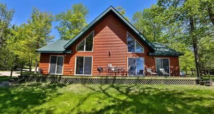 Spacious Minnesota Family Cabin - Private Jacuzzi & Lake Views