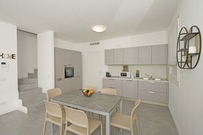 Microonde, forno, piano cottura, lavastoviglie