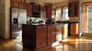 A modern kitchen with wooden cabinets, stainless steel appliances, and a large island. - Quiet Retreat w/ Jacuzzi Tub and Fire Pit in Beautiful Prescott! (Prescott)