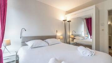 2 chambres, fer et planche à repasser, lit parapluie, Wi-Fi gratuit