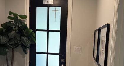 Luxury Private En-Suite, Brand New Home. Frisco WiFi,AC and all you need