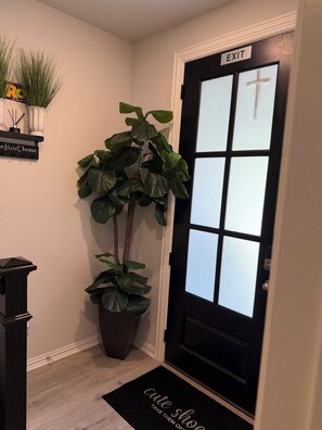 Interior - Luxury Private En-Suite, Brand New Home. Frisco WiFi,AC and all you need (Frisco)