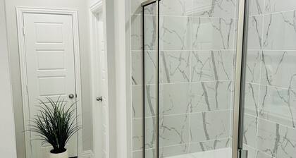 Brand new Cozy Luxury 1 bedroom in central Frisco with WiFi,AC and all you need