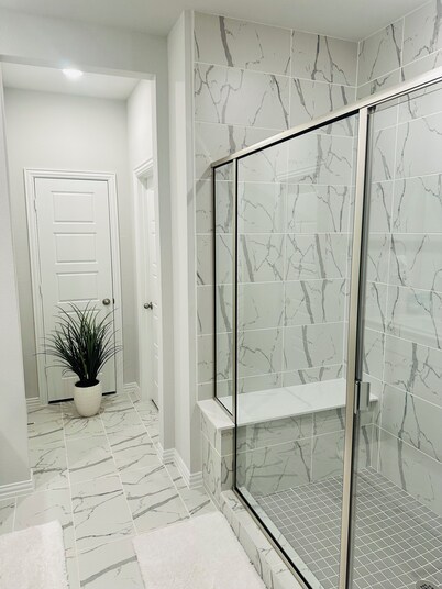 Brand new Cozy Luxury 1 bedroom in central Frisco with WiFi,AC and all you need