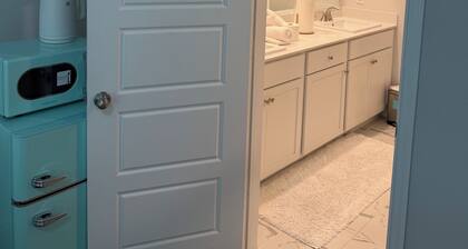 Luxury Private En-Suite, Brand New Home. Frisco WiFi,AC and all you need