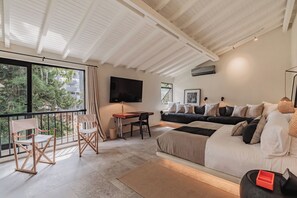 Luksushus | Allergitestet sengetøy, skrivebord og skrivebord for bærbar PC