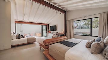 Hypo-allergenic bedding, desk, laptop workspace, free WiFi