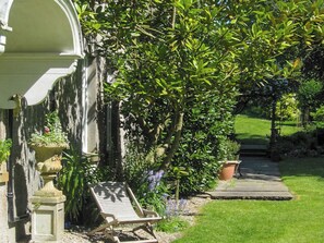 Terrace/patio - Bailiffs House - UK48744 (Llandybie)