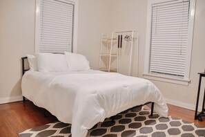 3 soverom, skrivebord, strykejern/-brett og wi-fi (inkludert)