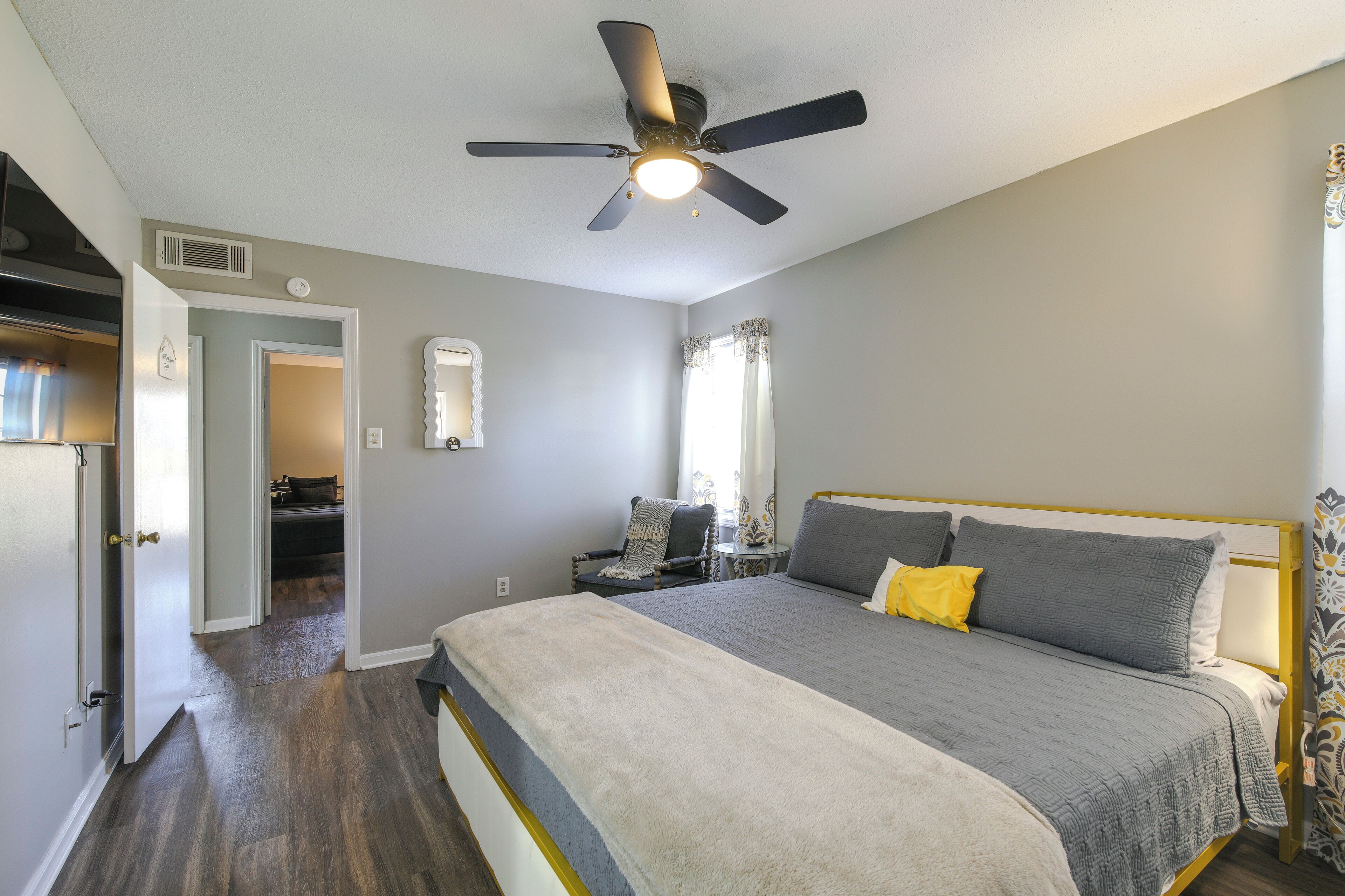 3 bedrooms, iron/ironing board, internet, bed sheets