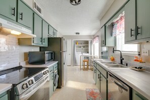 Réfrigérateur, micro-ondes, plaque de cuisson, lave-vaisselle