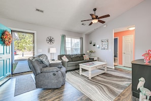 TV, fireplace - Patio, Yard & Lake Views: Home in Myrtle Beach! (Myrtle Beach)