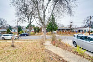 Property grounds - DC Area Home ~ 1 Mi to Metro: WFH Friendly! (Silver Spring)