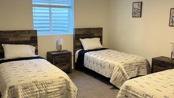 5 bedrooms, iron/ironing board, WiFi, bed sheets