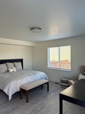 5 chambres, fer et planche à repasser, Wi-Fi, draps fournis