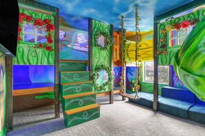 8 bedrooms - Orlando Resort Retreat Resort Home With Pool Arcade Kids Will Love (Davenport)