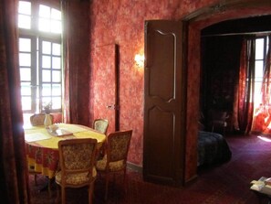 Dining - Charming apartment overlooking Place des 3 Ormeaux (Aix-en-Provence)