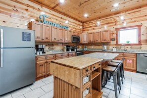 House | 6 bedrooms - Laurel Point Indoor Pool Screening Game Room Located in Smoky Mtn Ridge (Sevierville)