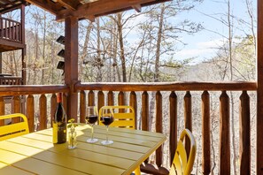 House | 6 bedrooms - Riverbend Redesigned Cabin Hot Tub Firepit Billiards Mins to Pigeon Forge (Sevierville)