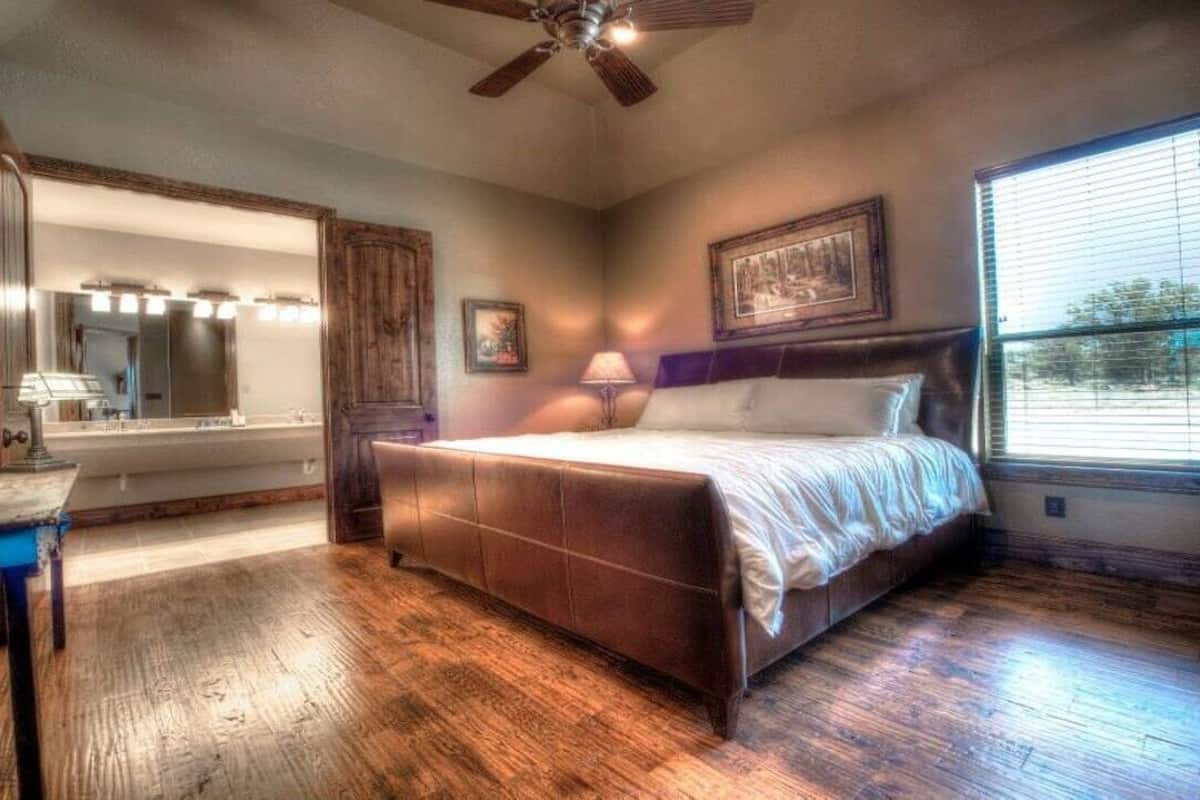 Deluxe Cabin | 1 bedroom, laptop workspace, free WiFi, bed sheets