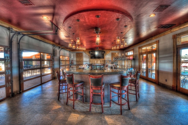 Bar (en la propiedad)