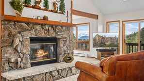 Smart-tv och eldstad