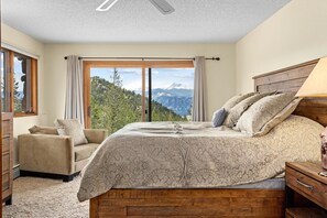 4 sovrum, skrivbord, strykjärn/strykbräda och gratis wi-fi