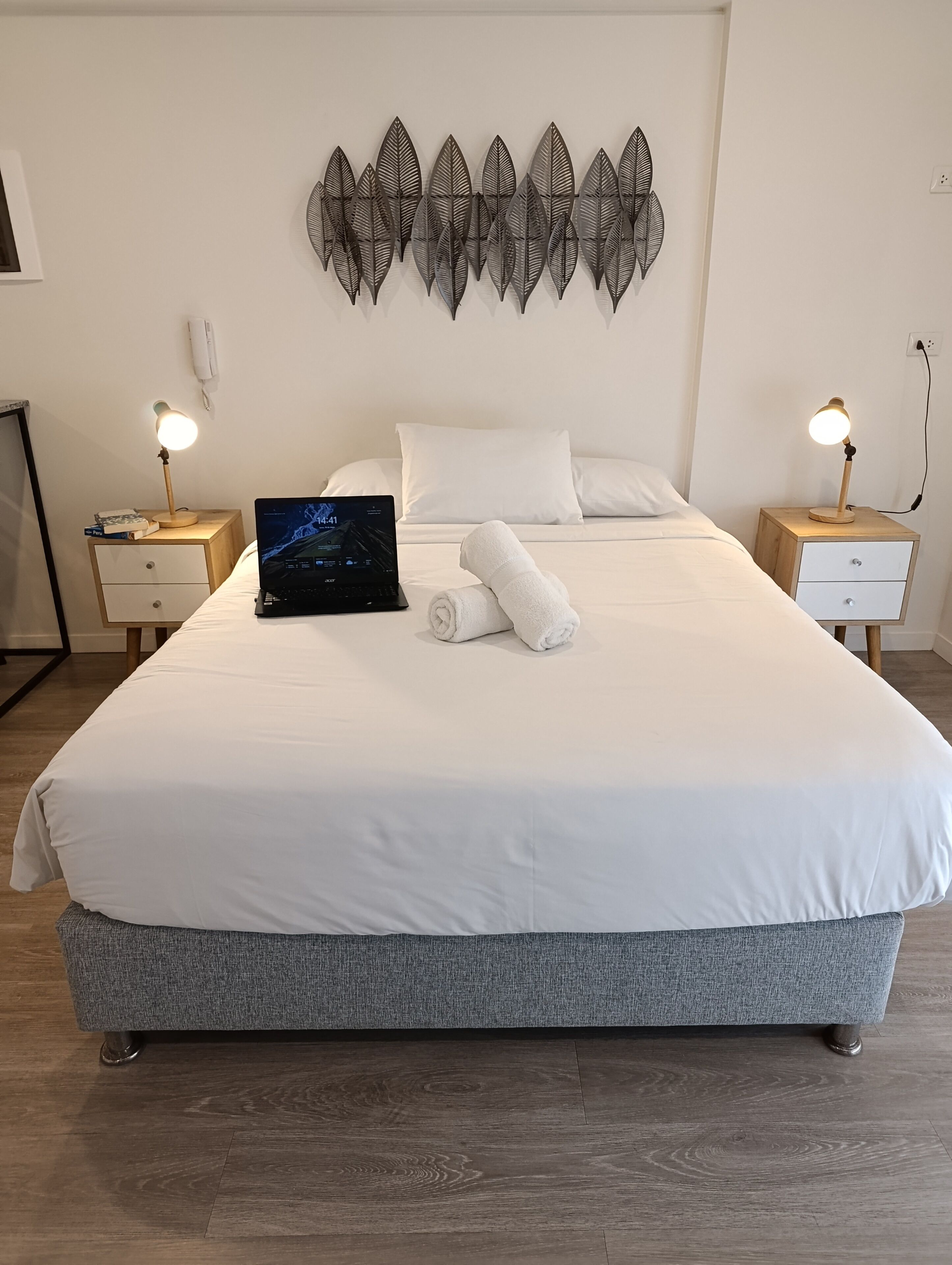 Comfort Studio Suite (204) | Blackout drapes, soundproofing, free WiFi, bed sheets