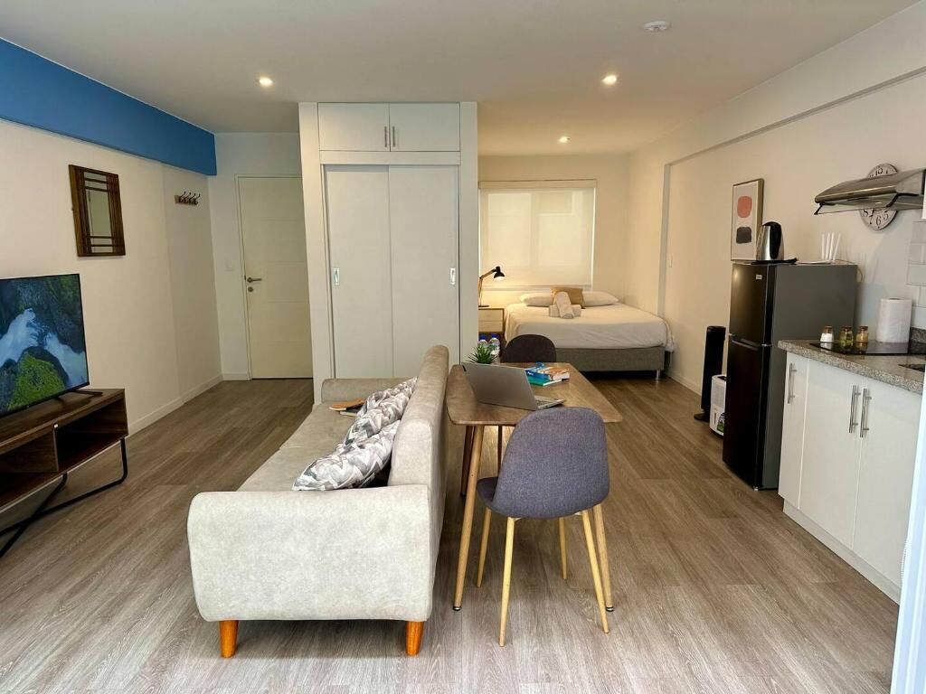 Comfort-studiosviitti | Pimennysverhot, äänieristys, ilmainen Wi-Fi, vuodevaatteet
