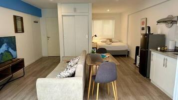 Comfort-studiosviitti | Pimennysverhot, äänieristys, ilmainen Wi-Fi, vuodevaatteet
