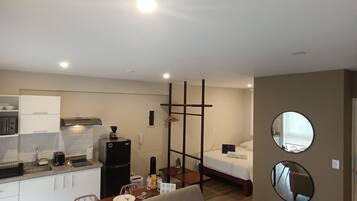Comfort Studio (402) | Blackout curtains, soundproofing, free WiFi, bed sheets
