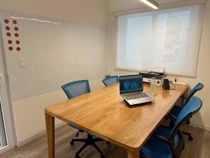 42-inch flat-screen TV with satellite channels - Casa Quark Apartments Lima (Lima)