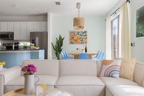 8 bedrooms - Broad Oak Stocked Solterra Retreat Pool Game Room 17 Guests Themed Rooms (Davenport)