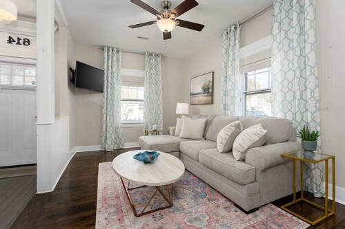 Boutique 3BR Cottage Near DT - Walk to Shops