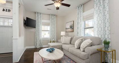 Boutique 3BR Cottage Near DT - Walk to Shops