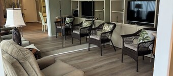 Charming 2-bedroom condo in delightful Marco Island with AC, pool and dock.