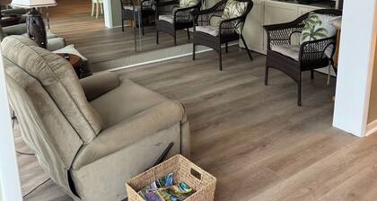 Charming 2-bedroom condo in delightful Marco Island with AC, pool and dock.