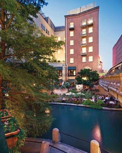 San Antonio | River Walk Stay | WiFi & AC