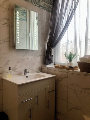 Classic Double Room, Mountain View | Bathroom | Shower, hair dryer, towels, soap