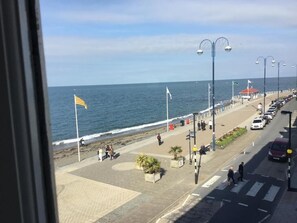 Beach nearby - Helmsman Guesthouse (Aberystwyth)