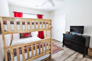 3 chambres, fer et planche à repasser, lit parapluie, Wi-Fi gratuit