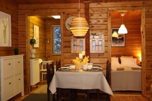 Dining - Villa Oitola/Parking/Sauna/Wifi/Lake/Rural/Forest (Rovaniemi)