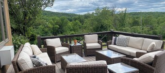 A BEAUTIFUL 3 BEDROOM/2.5 BATH HILLTOP HOME IDEAL FOR GREAT ESCAPES,