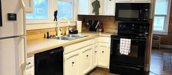 The Sasquatch Retreat: Cozy 3BR Near Adventures!