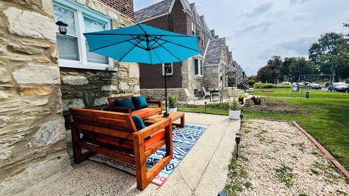 Luxurious and modern retreat in a prime corner property! 20 min from center city