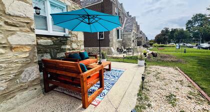 Luxurious and modern retreat in a prime corner property! 20 min from center city