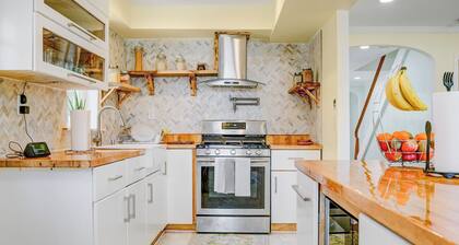 Luxurious and modern retreat in a prime corner property! 20 min from center city
