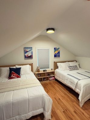 3 chambres, fer et planche à repasser, lit de bébé portatif