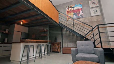 Deluxe Studio | Living area